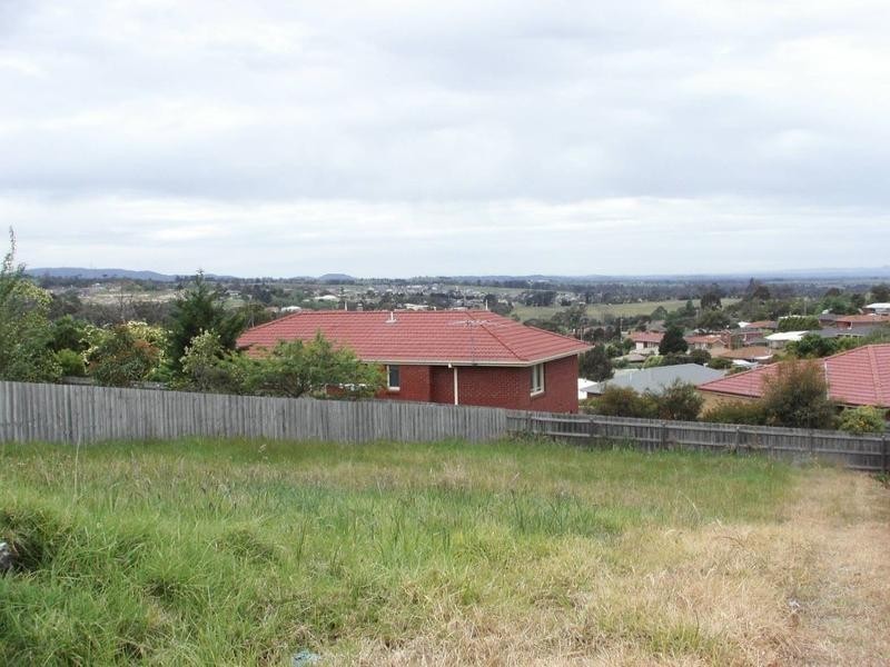 4 Fleming Terrace, Pakenham VIC 3810