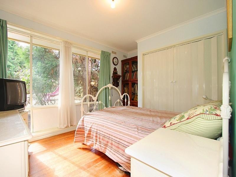 1 Winwood Drive, Ferntree Gully VIC 3156