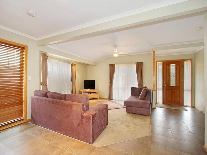 13 Alexandra Court, Knoxfield VIC 3180