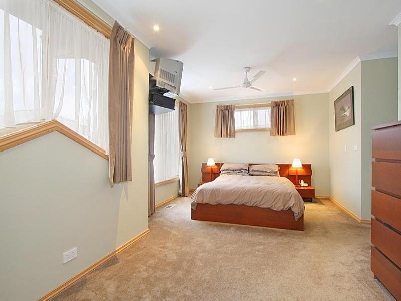 13 Alexandra Court, Knoxfield VIC 3180