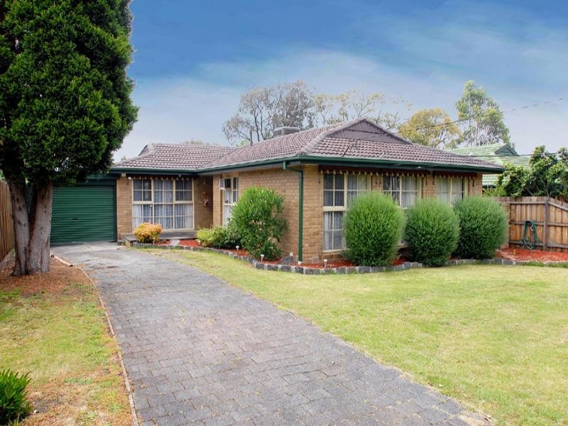 13 Folkstone Crescent, Ferntree Gully VIC 3156