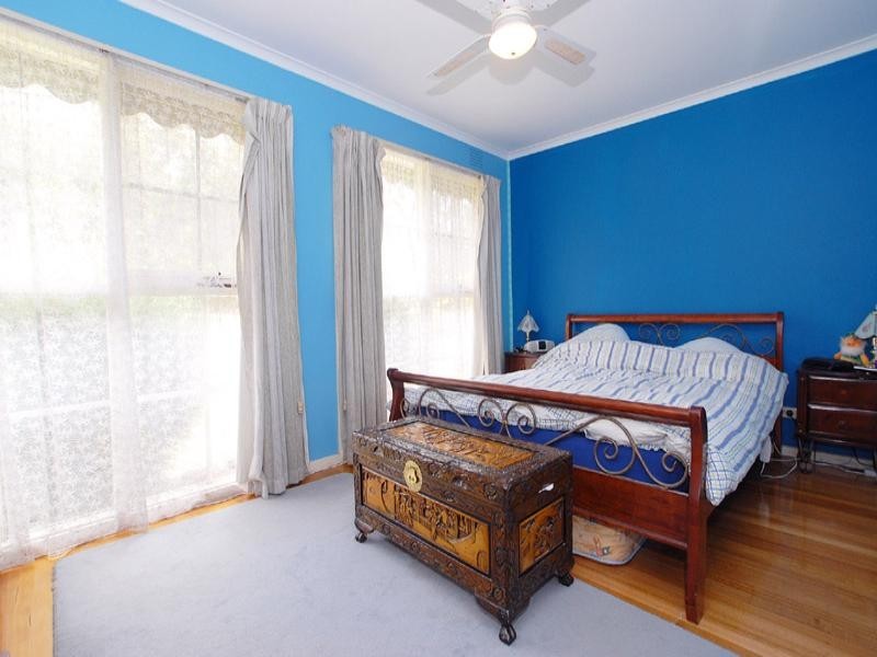 13 Folkstone Crescent, Ferntree Gully VIC 3156