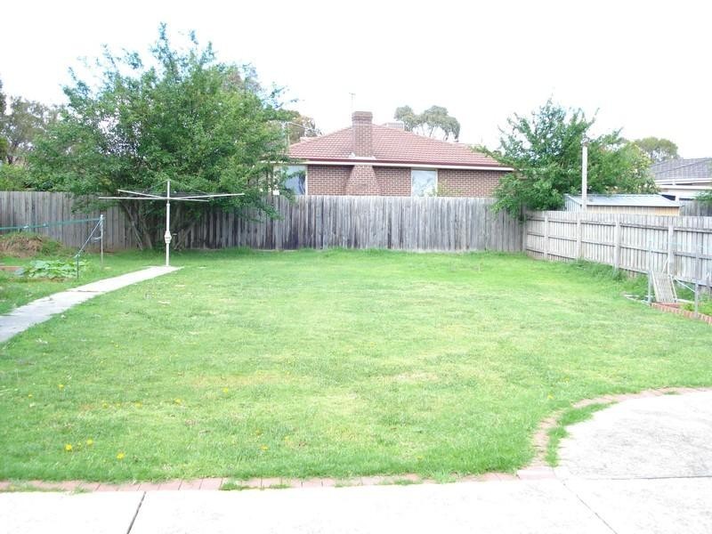 10 Litchfield Avenue, Ferntree Gully VIC 3156