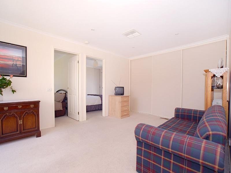 24 Greenaway Drive, Ferntree Gully VIC 3156