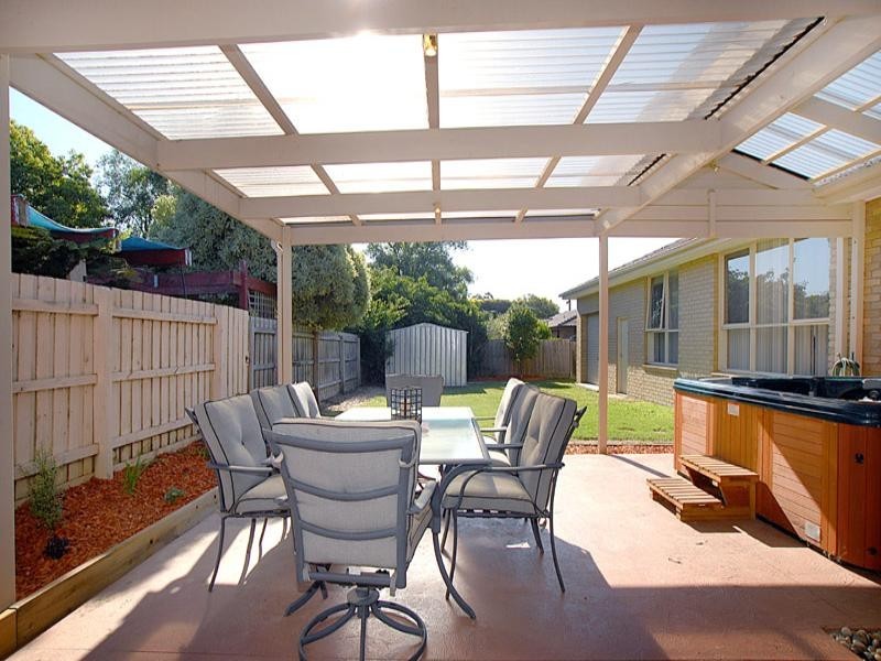 24 Greenaway Drive, Ferntree Gully VIC 3156