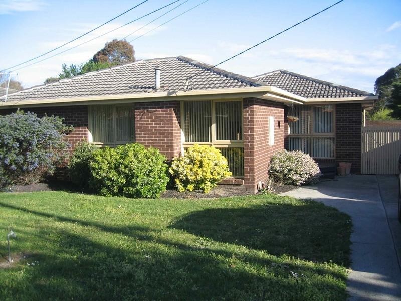 11 Silverton Drive, Ferntree Gully VIC 3156