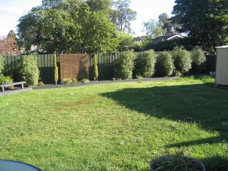 11 Silverton Drive, Ferntree Gully VIC 3156