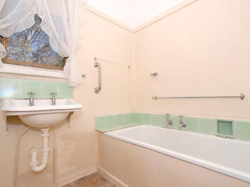 55 The Avenue, Ferntree Gully VIC 3156