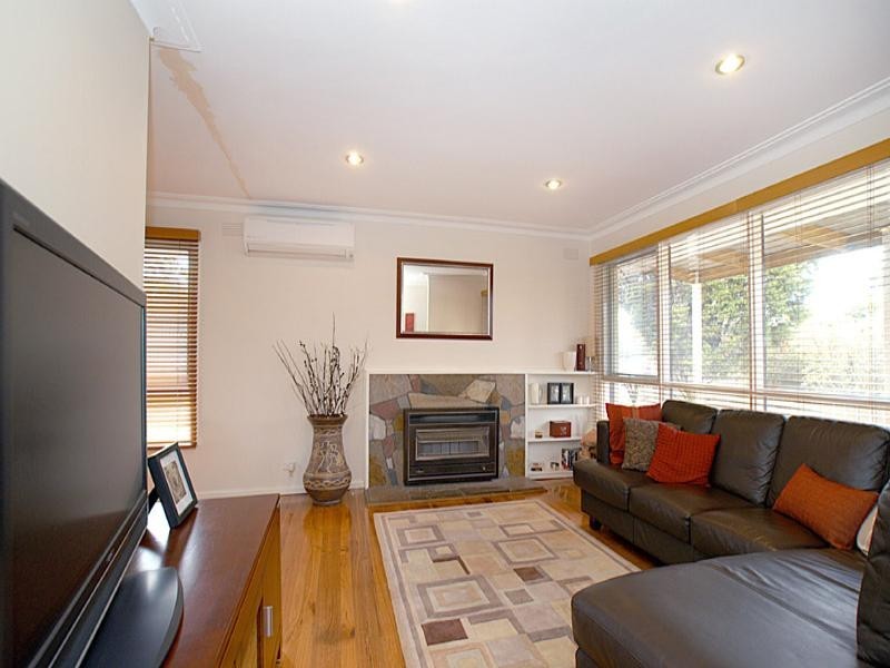 1 Towner Drive, Knoxfield VIC 3180