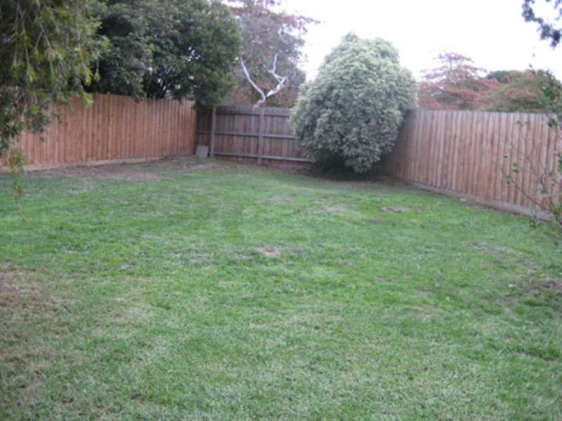 8 Merlin Crescent, Ferntree Gully VIC 3156