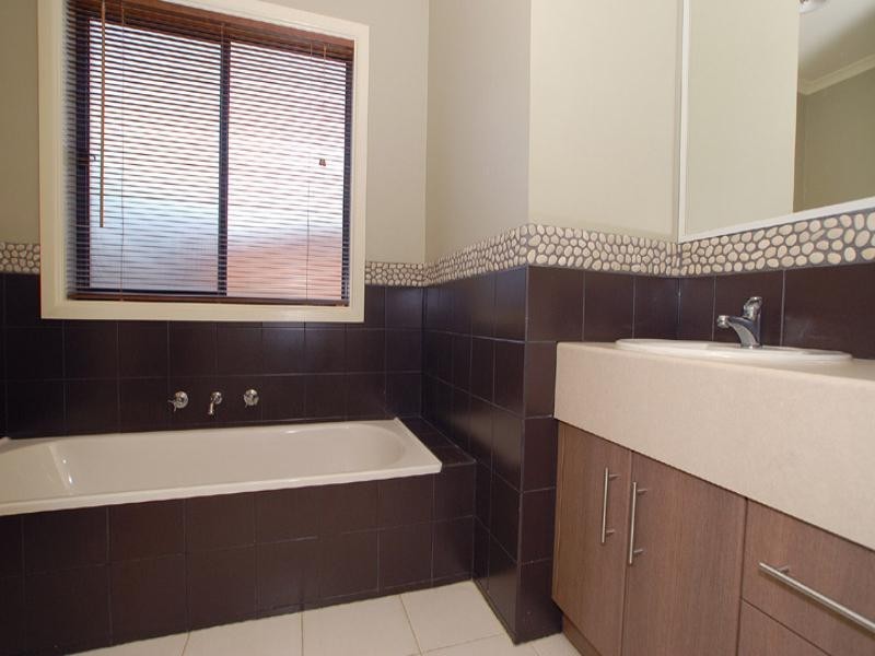 2/5 Warrabel Road, Ferntree Gully VIC 3156