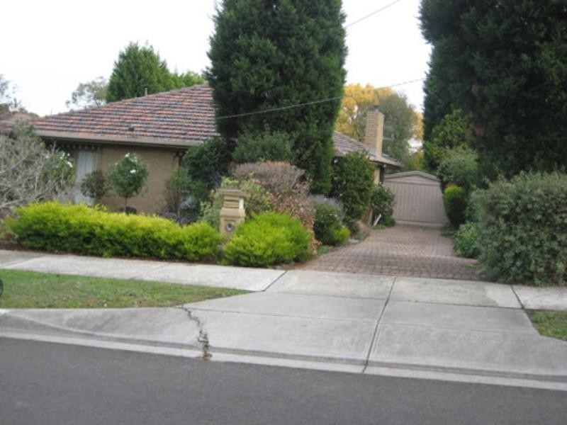 18 Carlisle Road, Ferntree Gully VIC 3156