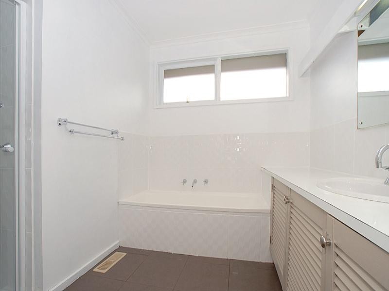 28 Greenaway Drive, Ferntree Gully VIC 3156