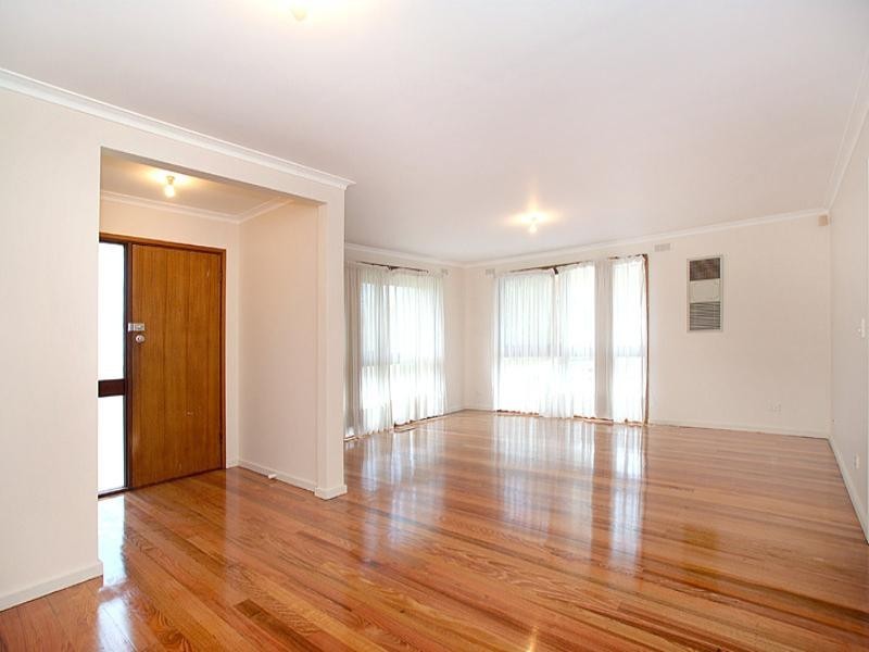 28 Greenaway Drive, Ferntree Gully VIC 3156