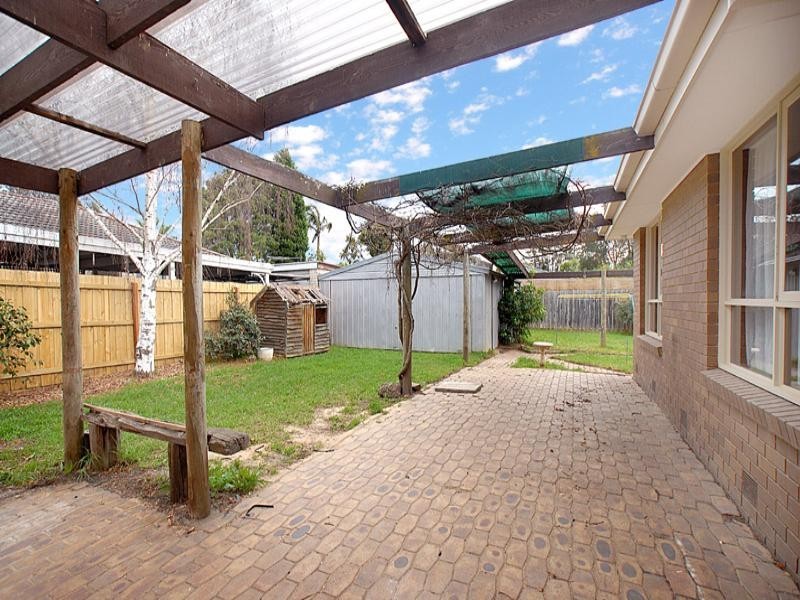 28 Greenaway Drive, Ferntree Gully VIC 3156