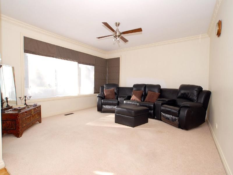 132 Lomond Avenue, Kilsyth VIC 3137