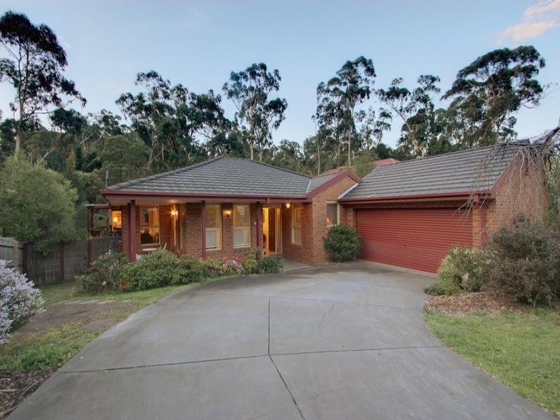 9 Lilian Street, Upwey VIC 3158