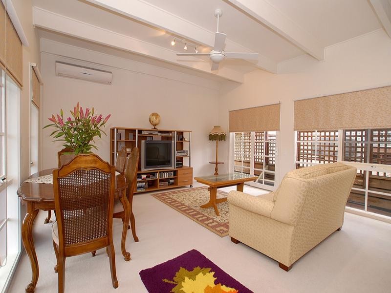 1 Rickards Avenue, Knoxfield VIC 3180