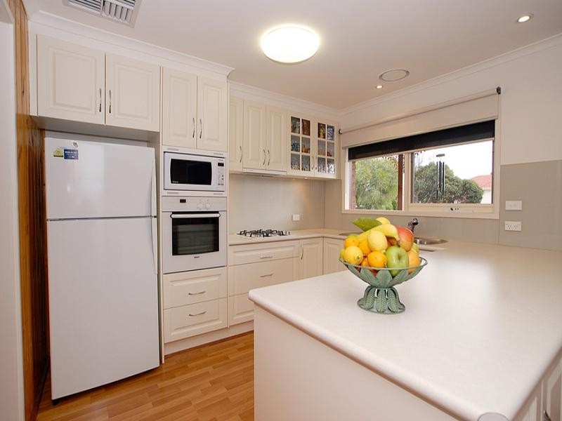 1 Rickards Avenue, Knoxfield VIC 3180