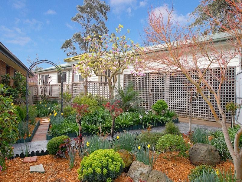 1 Rickards Avenue, Knoxfield VIC 3180