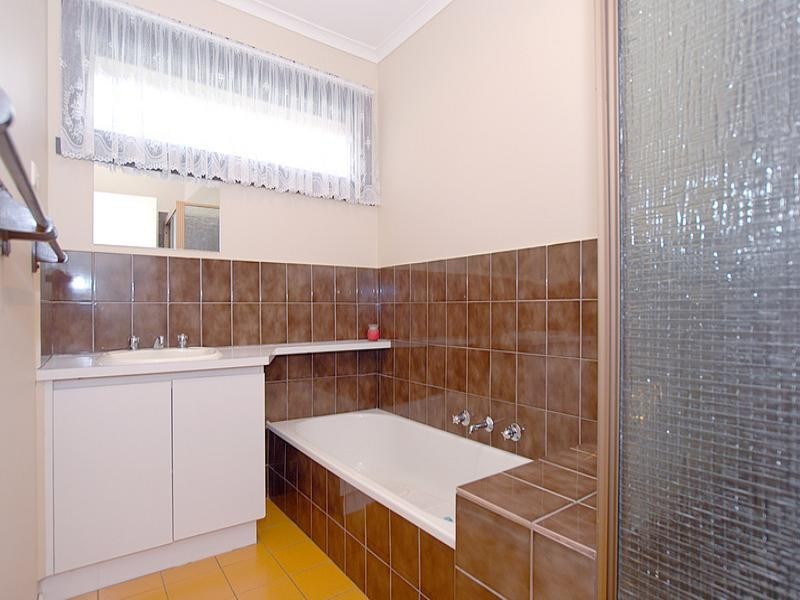 34 Mayfair Drive, Ferntree Gully VIC 3156