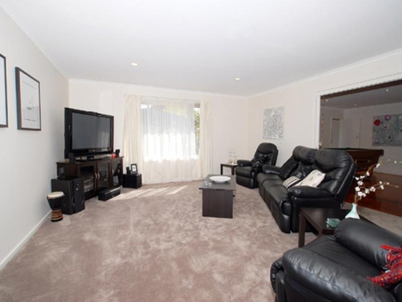 6 Tinarra Court, Kilsyth VIC 3137