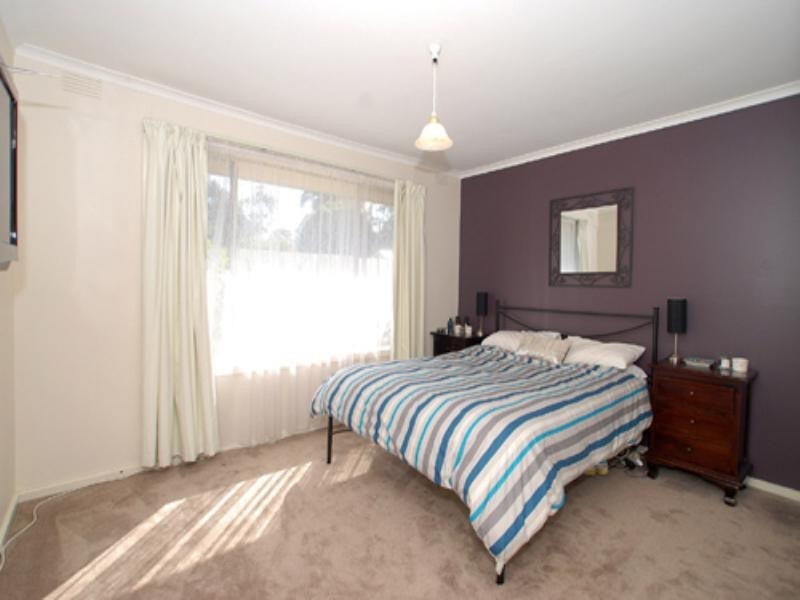 6 Tinarra Court, Kilsyth VIC 3137