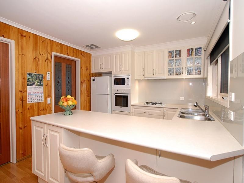 1 Rickards Avenue, Knoxfield VIC 3180