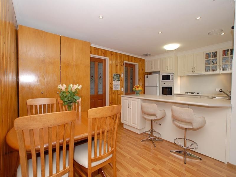 1 Rickards Avenue, Knoxfield VIC 3180