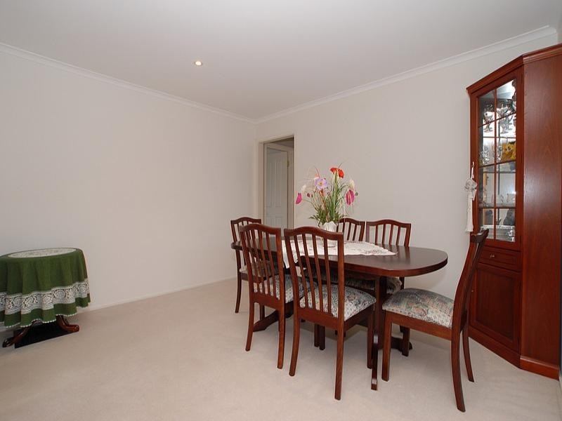 1 Rickards Avenue, Knoxfield VIC 3180