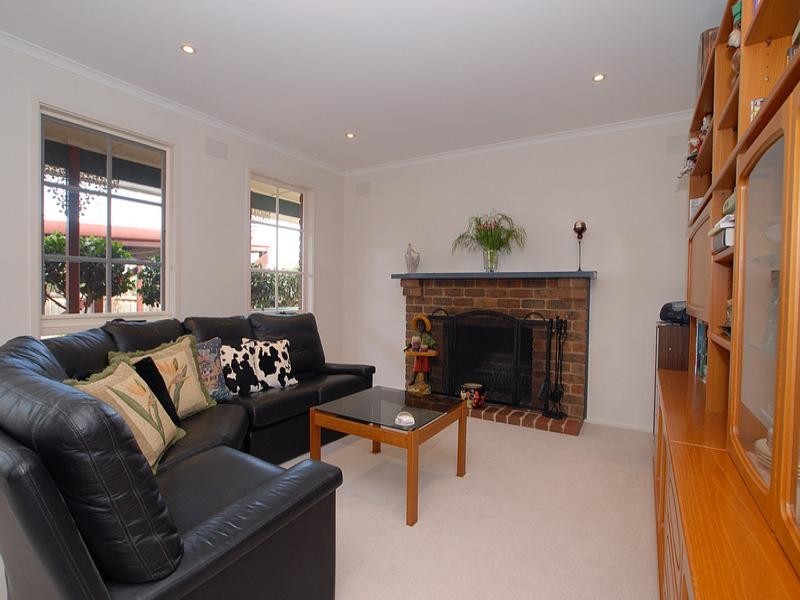 1 Rickards Avenue, Knoxfield VIC 3180