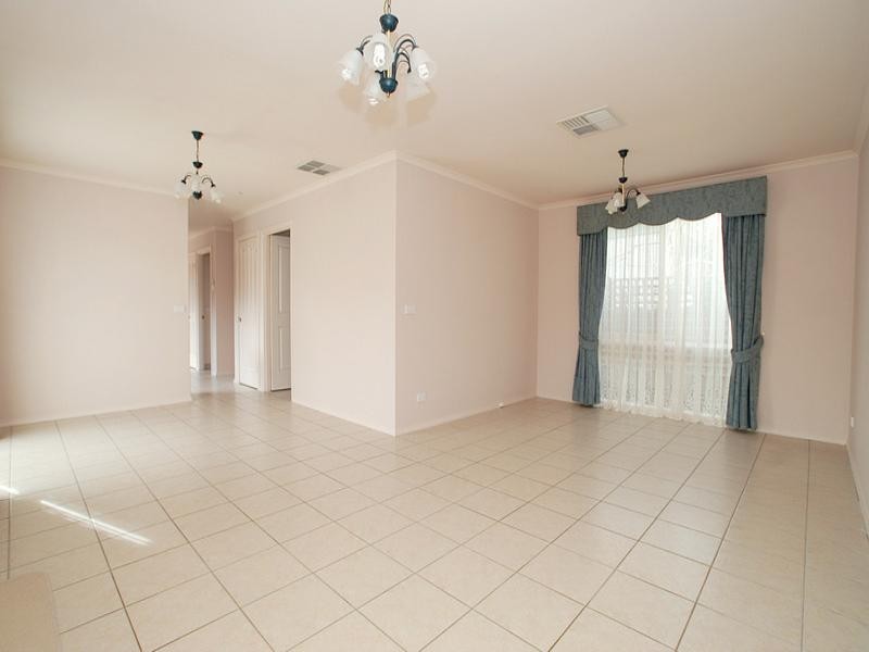 1A Rickards Avenue, Knoxfield VIC 3180