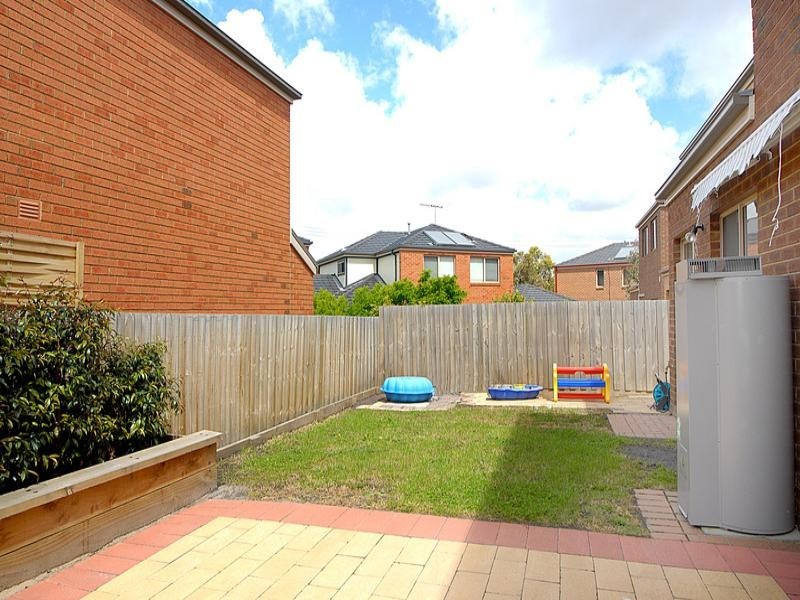 8 Watling Grove, Ferntree Gully VIC 3156