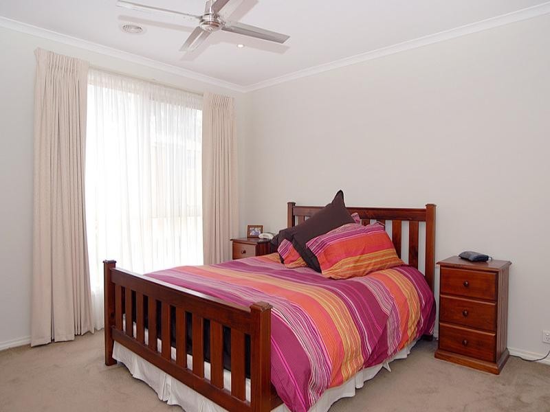 8 Watling Grove, Ferntree Gully VIC 3156