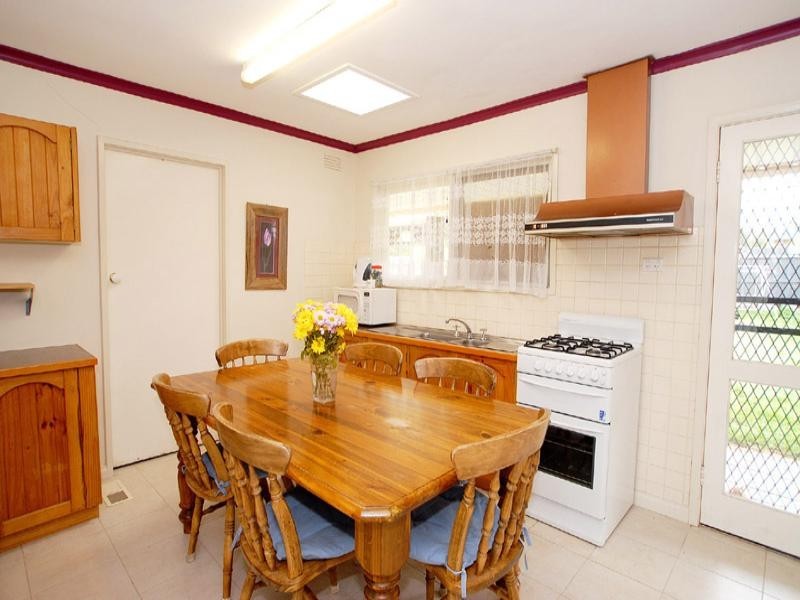 27 Christie Street, Knoxfield VIC 3180