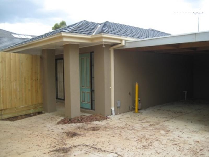 2/8 Harley Street, Knoxfield VIC 3180