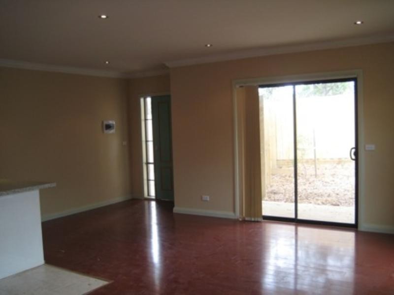 2/8 Harley Street, Knoxfield VIC 3180