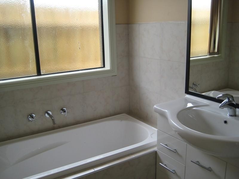 2/8 Harley Street, Knoxfield VIC 3180