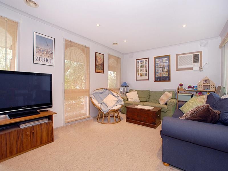 27 Beckenham Drive, Ferntree Gully VIC 3156