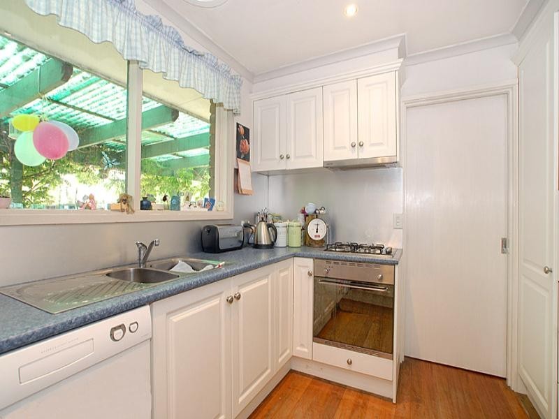 27 Beckenham Drive, Ferntree Gully VIC 3156