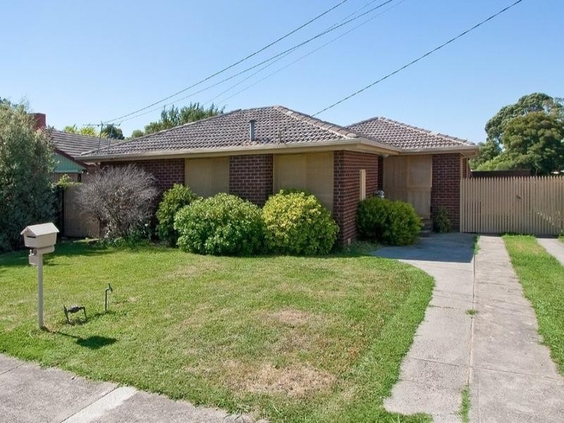 11 Silverton Drive, Ferntree Gully VIC 3156