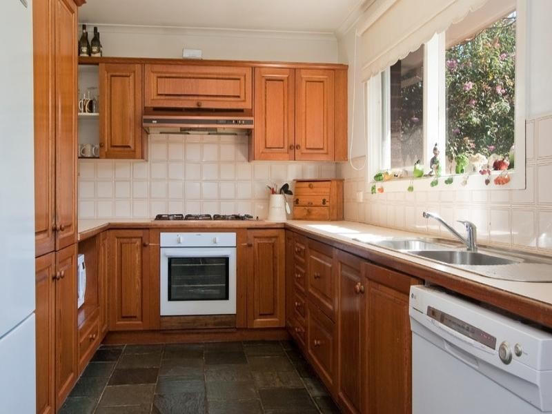 11 Silverton Drive, Ferntree Gully VIC 3156