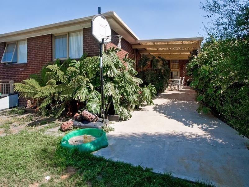 11 Silverton Drive, Ferntree Gully VIC 3156