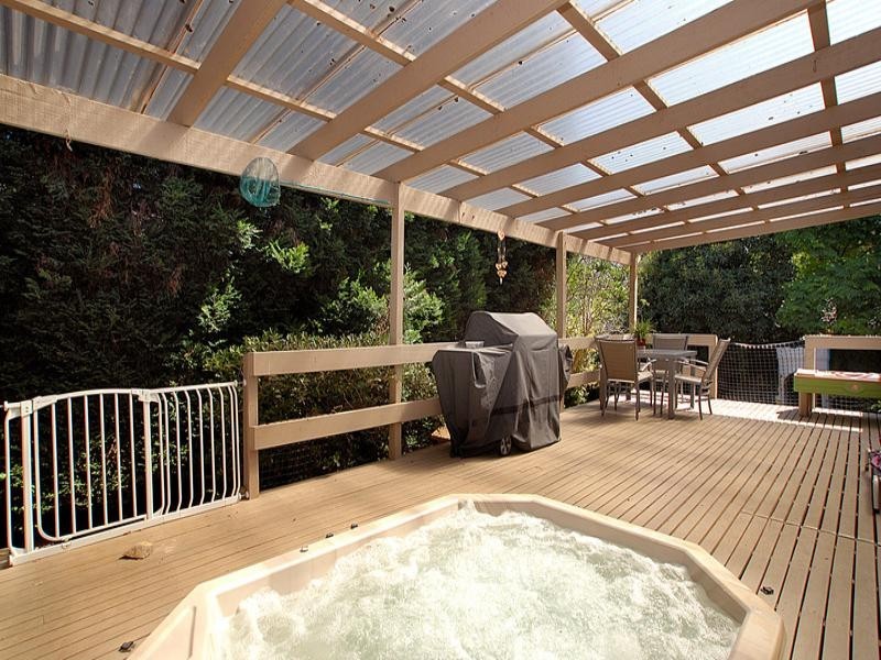 18 Carlisle Road, Ferntree Gully VIC 3156