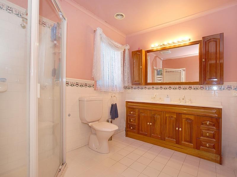 18 Carlisle Road, Ferntree Gully VIC 3156