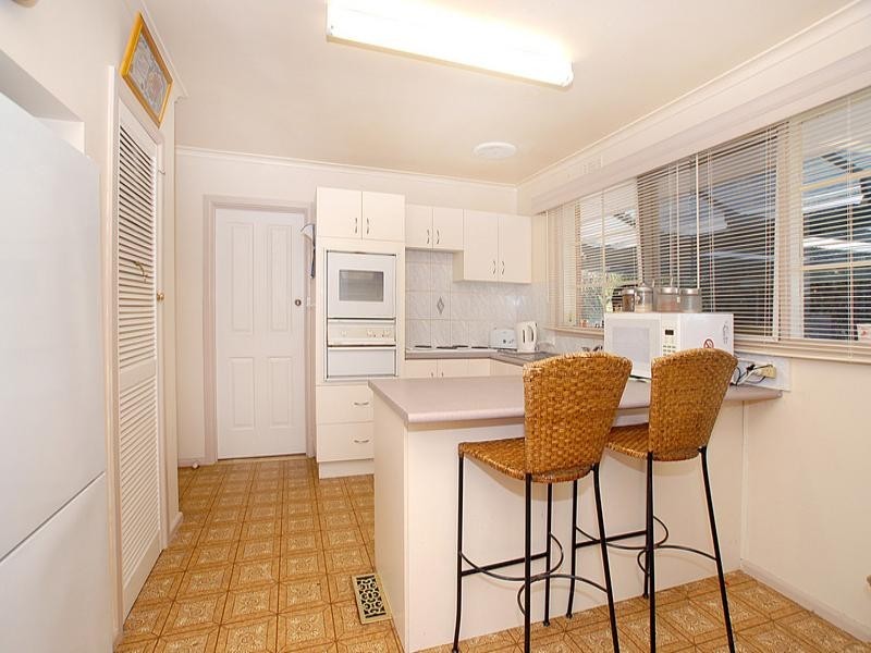 16 Anne Road, Knoxfield VIC 3180