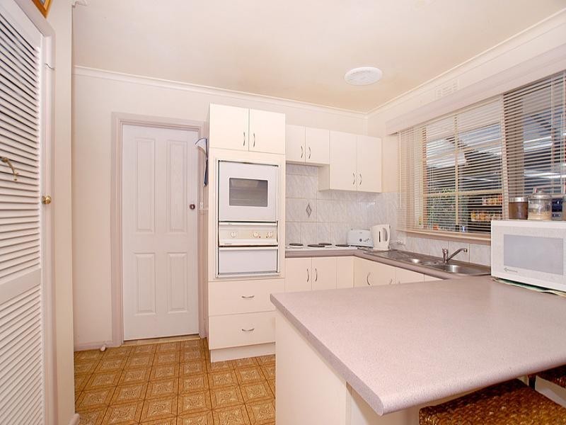 16 Anne Road, Knoxfield VIC 3180