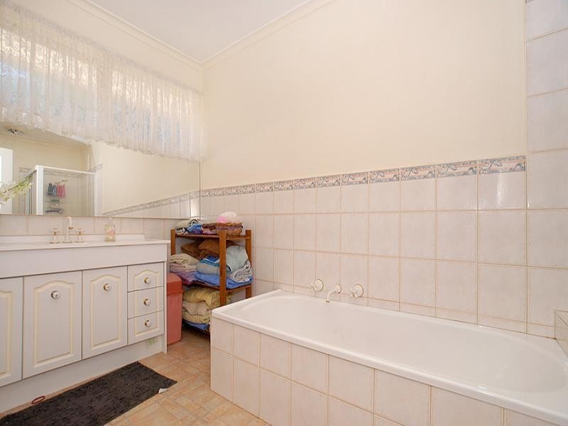 16 Anne Road, Knoxfield VIC 3180