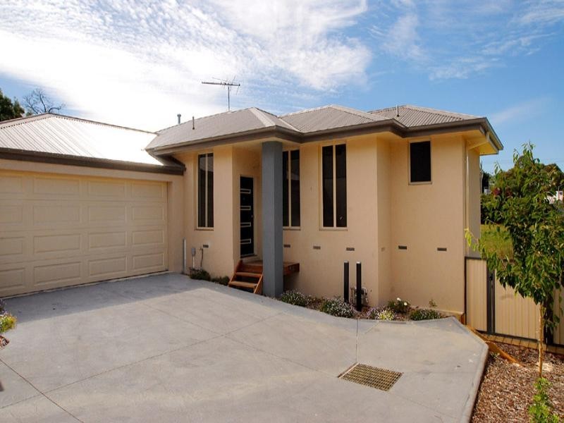 4/14 McNabb Street, Berwick VIC 3806