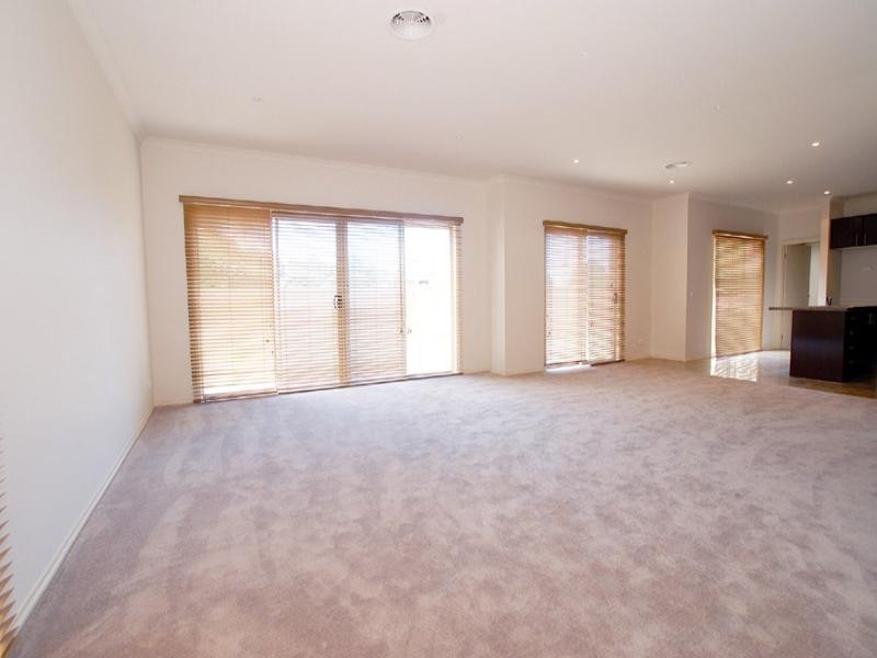 4/14 McNabb Street, Berwick VIC 3806